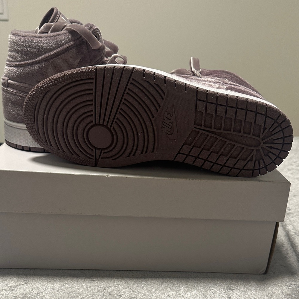 Air Jordan Mid SE Purple Sneakers - Picture 2 of 5